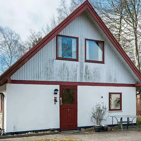 Vakantiehuis Four-bedroom Holiday In Allingabro 1 *