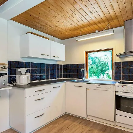 Four-bedroom Holiday In Allingabro 1 *